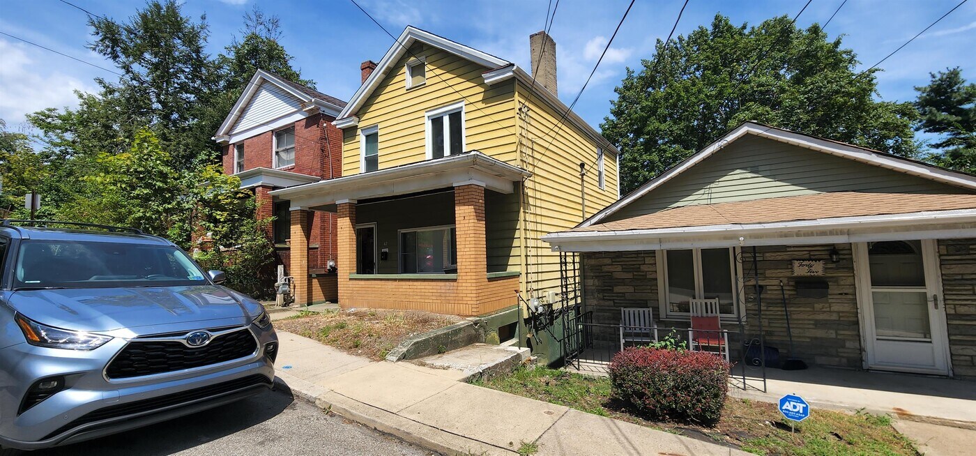 42 Elizabeth St in Pittsburgh, PA - Building Photo