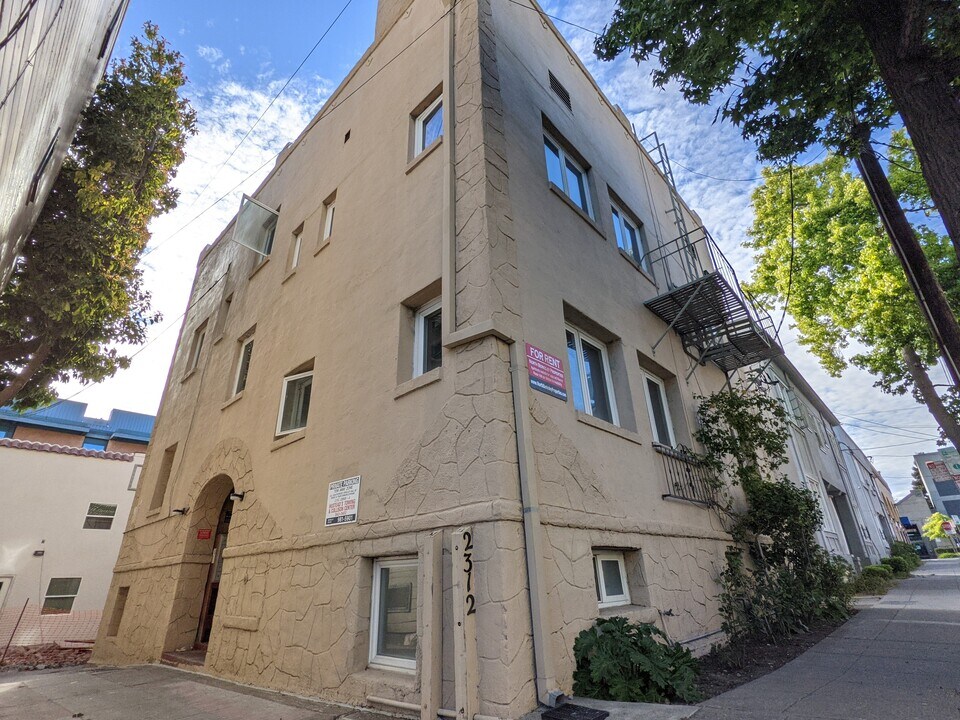 2312 Ellsworth St in Berkeley, CA - Building Photo