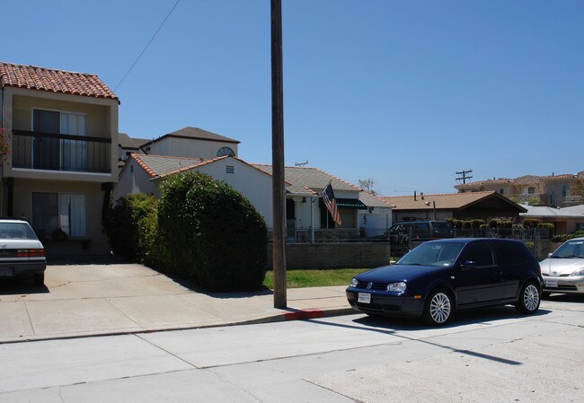 1035-1039 Sapphire St in San Diego, CA - Foto de edificio - Building Photo