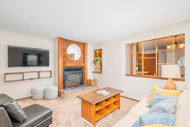 property at 1207 W Ridgeview Dr