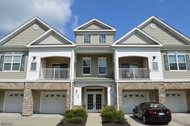 1305 Meadow Brook Ct in Hanover, NJ - Building Photo - Building Photo