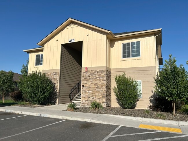 4811 Continental Ln, Unit 201