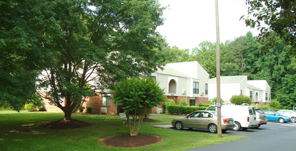 Giles Apartments in Amelia Court House, VA - Building Photo - Building Photo