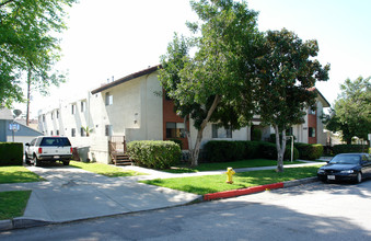 1050 Raymond Ave in Glendale, CA - Building Photo - Building Photo