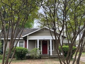 803 University St in Cleveland, MS - Building Photo