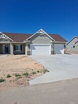 858 E Snyder Dr in Pueblo West, CO - Building Photo