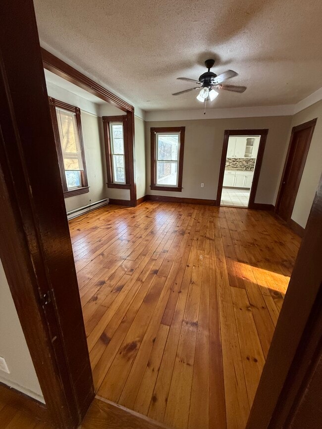 17 Sunnyside Ave, Unit 3 BR 1 Bath Apartment in Putnam, CT - Foto de edificio - Building Photo