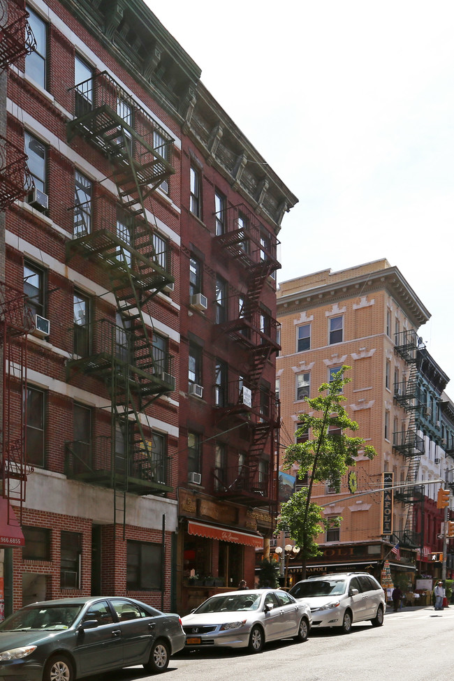 129 Mulberry St in New York, NY - Building Photo - Building Photo