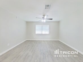 11054 Spottswood Dr in Houston, TX - Foto de edificio - Building Photo