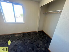 100 Van Buren Dr in Umatilla, OR - Building Photo - Building Photo