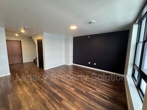 208 E Greenfield Ln in Bismarck, ND - Building Photo - Building Photo