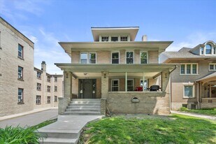 750 N 34th St in Milwaukee, WI - Building Photo