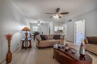 701 Lori Dr, Unit 205 in Palm Springs, FL - Building Photo - Building Photo