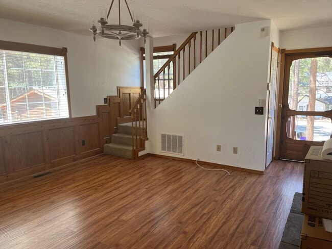 312 Pine View Dr in Big Bear, CA - Building Photo - Building Photo