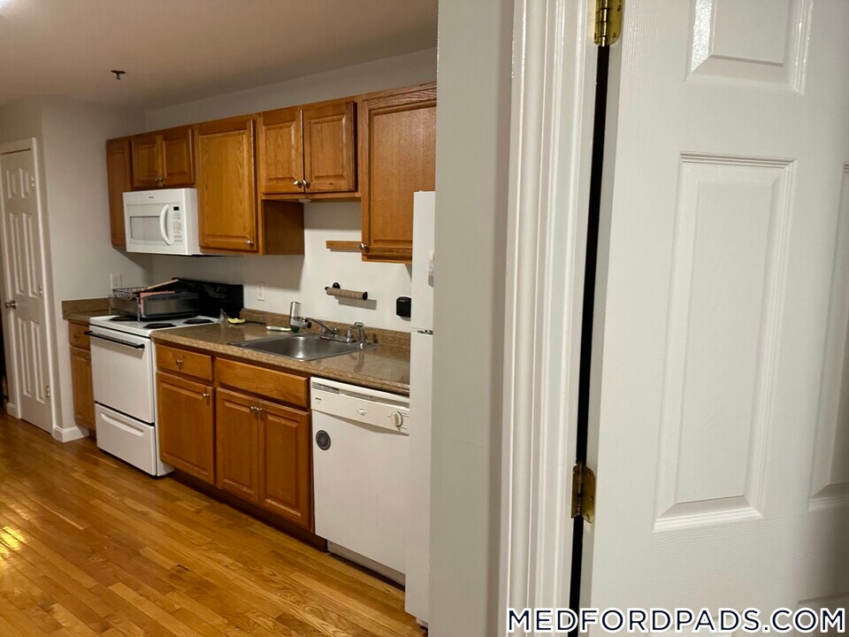 22 High St in Medford, MA - Building Photo