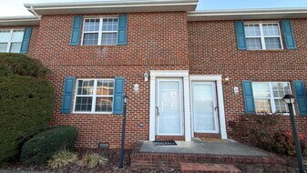23 Lexington Ct in Johnson City, TN - Building Photo