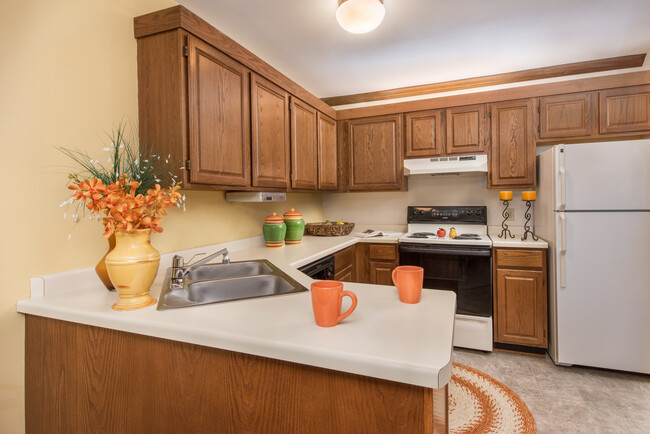 Presidio Square Apartments in Milwaukee, WI - Building Photo - Interior Photo