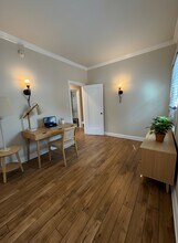 4318 Clinton St, Unit 4318 in Los Angeles, CA - Foto de edificio - Building Photo