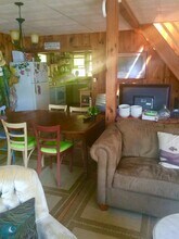 30 Laurel Dr in Shutesbury, MA - Foto de edificio - Building Photo