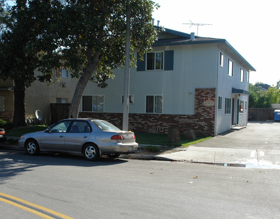 1652 Queen Charlotte Dr in Sunnyvale, CA - Foto de edificio