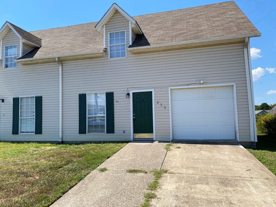 255 Foxworth Dr in Jackson, TN - Building Photo