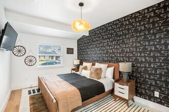 9619 Chatfield St in Houston, TX - Foto de edificio - Building Photo