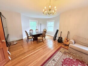 208 Rawson Rd, Unit 3 in Brookline, MA - Building Photo - Building Photo
