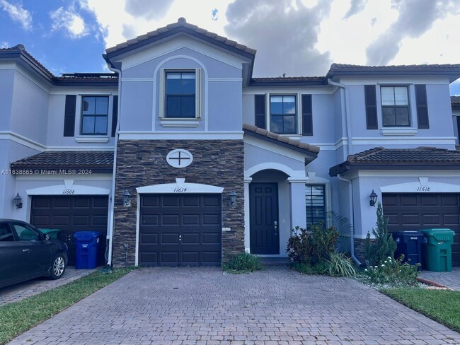 11614 NW 87th Ln in Doral, FL - Foto de edificio - Building Photo