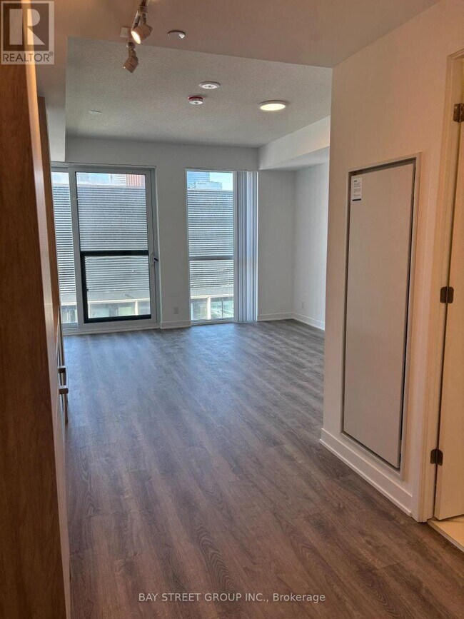 180 Front St E in Toronto, ON - Building Photo - Building Photo