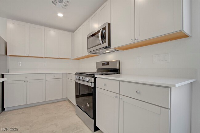 8452 Vulturo Ave in Las Vegas, NV - Building Photo - Building Photo