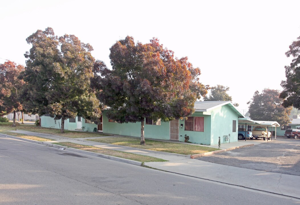 501 E Cameron St in Hanford, CA - Building Photo