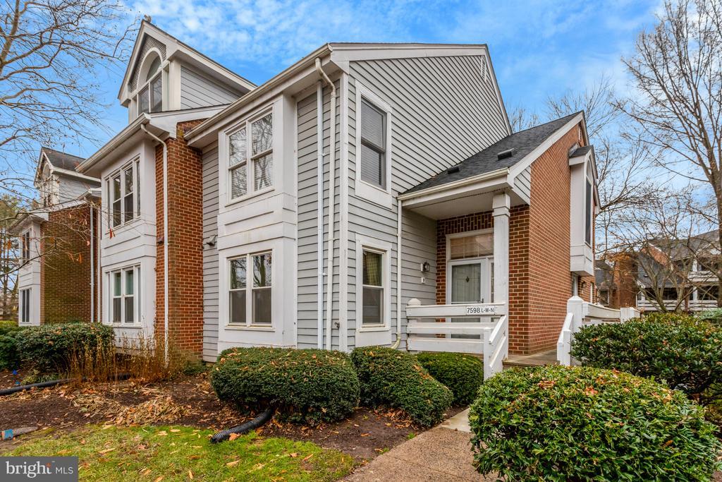 7598 Lakeside Village Dr in Falls Church, VA - Building Photo