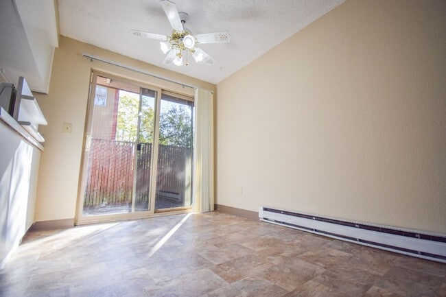 933 NE 90th Ave in Portland, OR - Building Photo - Building Photo