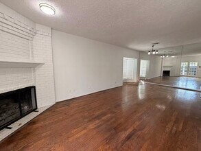 2220 Bering Dr in Houston, TX - Building Photo - Building Photo