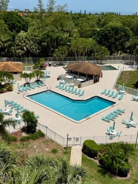 property at 3910 Inverrary Blvd