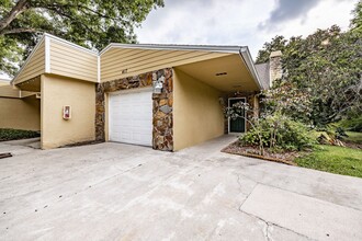 417 Somerset Ln in Palm Harbor, FL - Foto de edificio - Building Photo