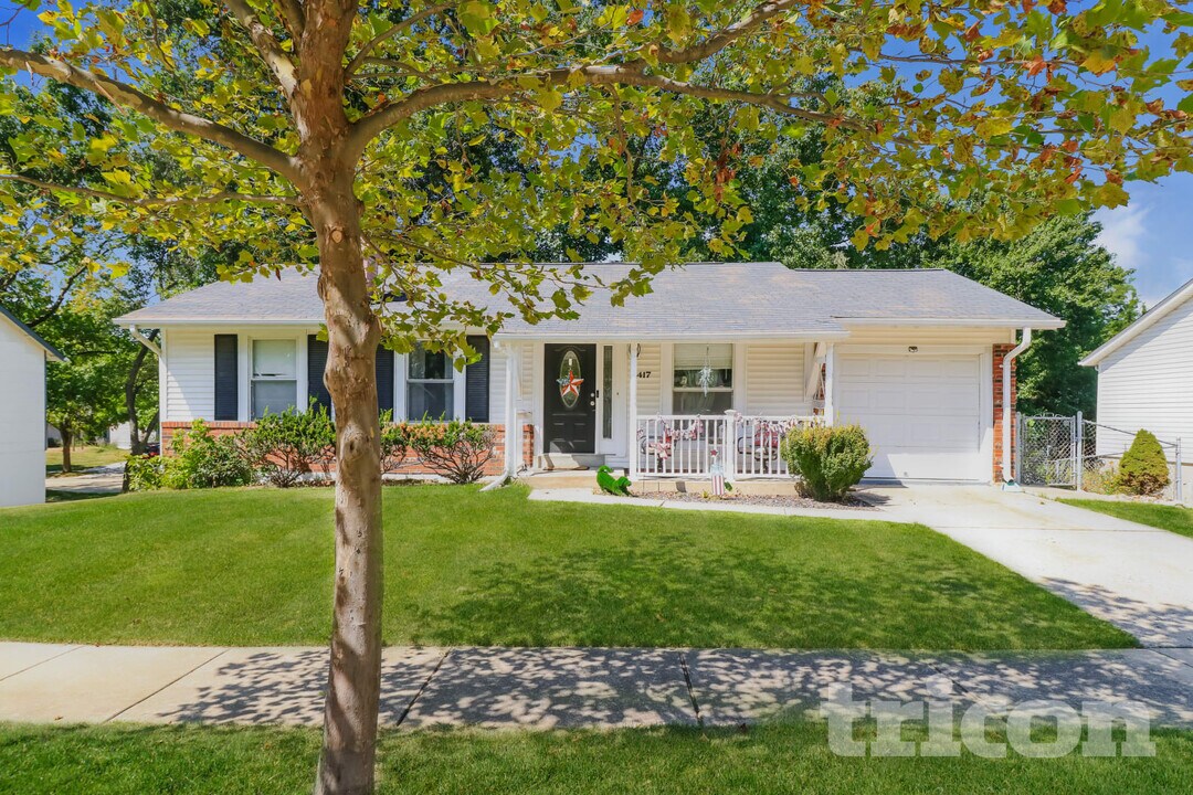 2417 Country Run Ct in Maryland Heights, MO - Building Photo