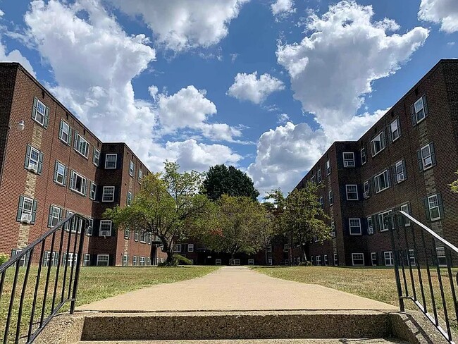 FRIENDSHIP COURT in Pittsburgh, PA - Building Photo - Building Photo