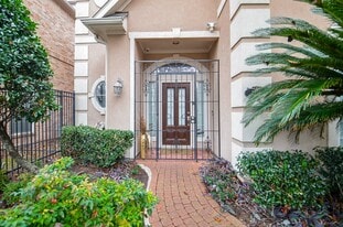 13511 Brookbluff Ln in Houston, TX - Building Photo