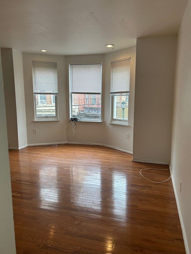 property at 723 S 4th St