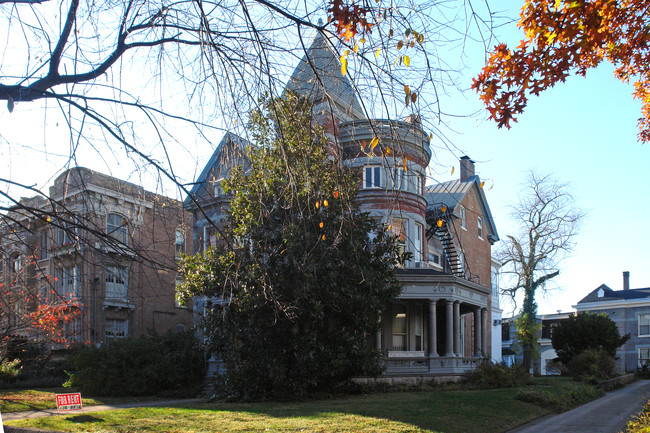 1022 Cherokee Rd in Louisville, KY - Building Photo - Building Photo