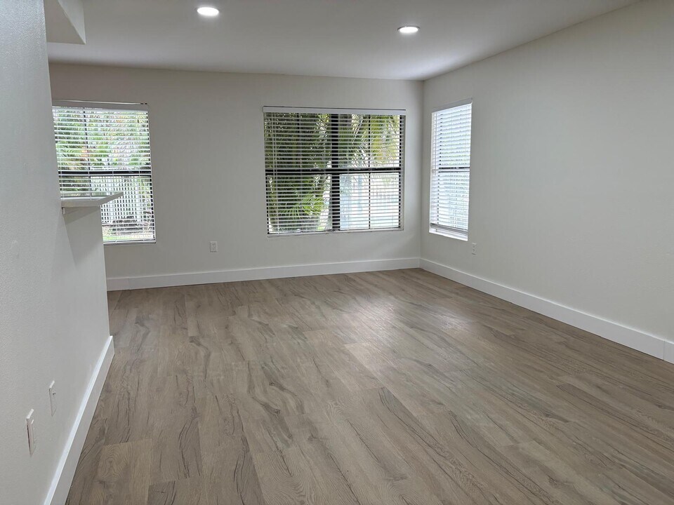 15610 SW 105th Ln, Unit 609 in Miami, FL - Foto de edificio