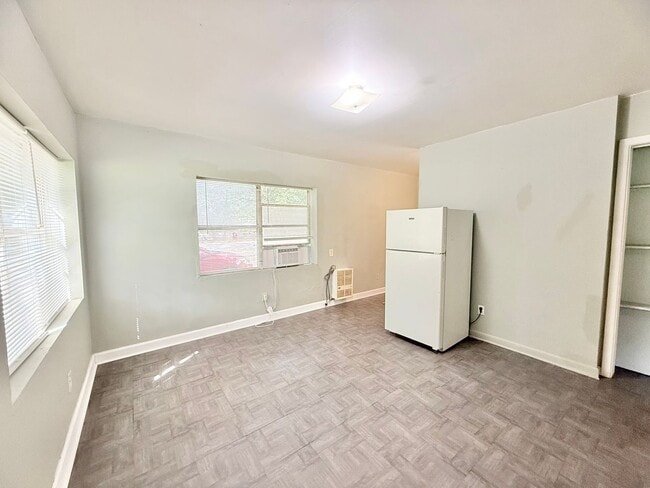 535 Amber St in Pensacola, FL - Building Photo - Building Photo