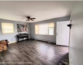 210 Carr Ave in Keansburg, NJ - Foto de edificio - Building Photo