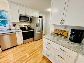 35 Butts St in Newton, MA - Building Photo - Building Photo