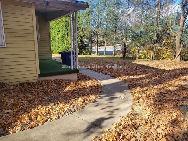 349 N Centre Ave in Leesport, PA - Foto de edificio - Building Photo