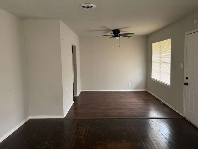 property at 6122 Glenhurst Dr