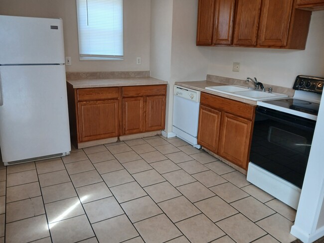 property at 709 S Poplar St