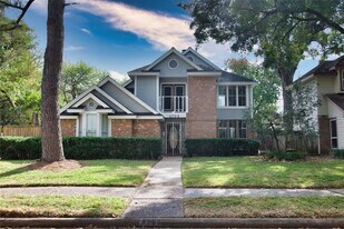 4703 Cashel Glen Dr in Houston, TX - Building Photo