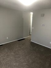 580 Maple St, Unit A in Fostoria, OH - Building Photo - Building Photo